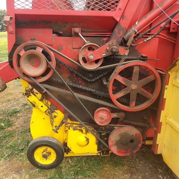 New Holland 851 Round Baler Farm Tender