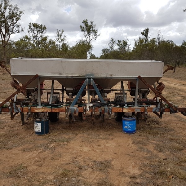 Covington planter Farm Tender