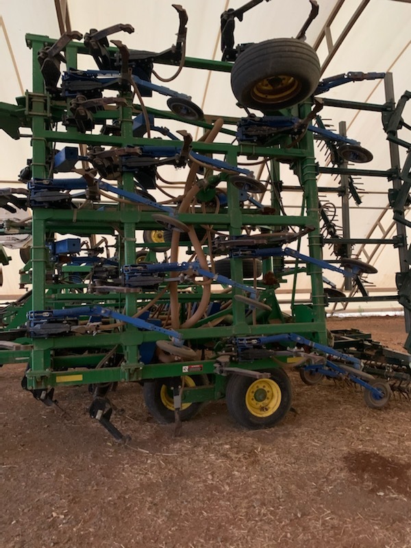 John Deere Air Seeder Bar 52ft wide with 15inch Tyne spacing Farm Tender