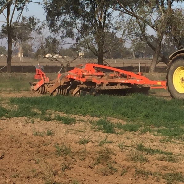 Kuhn Optimer 4003 speed tiller Farm Tender