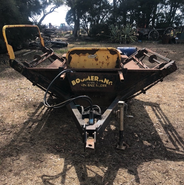 Boomerang feeder Farm Tender