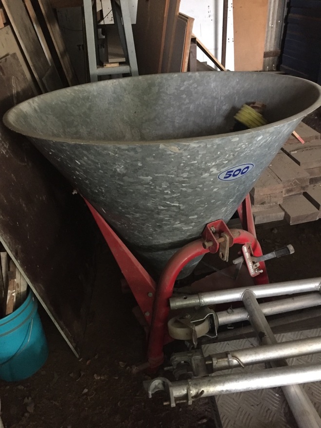 SILVAN 3PL SUPER SPREADER Farm Tender